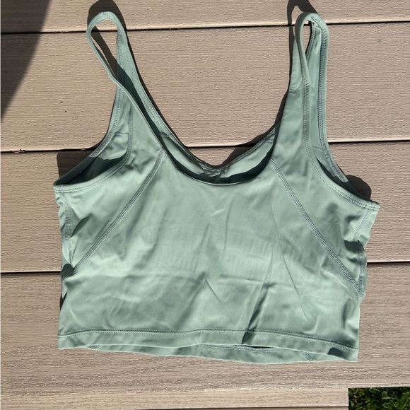 Amazon women’s cropped green tank top small with build in bra for workouts - Picture 3 of 8